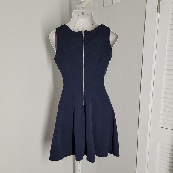 Gabby Skye Cute Classy Dress ~ Sz 8 ~ Navy Blue ~ Above Knee ~ Sleeveless - Picture 3 of 5